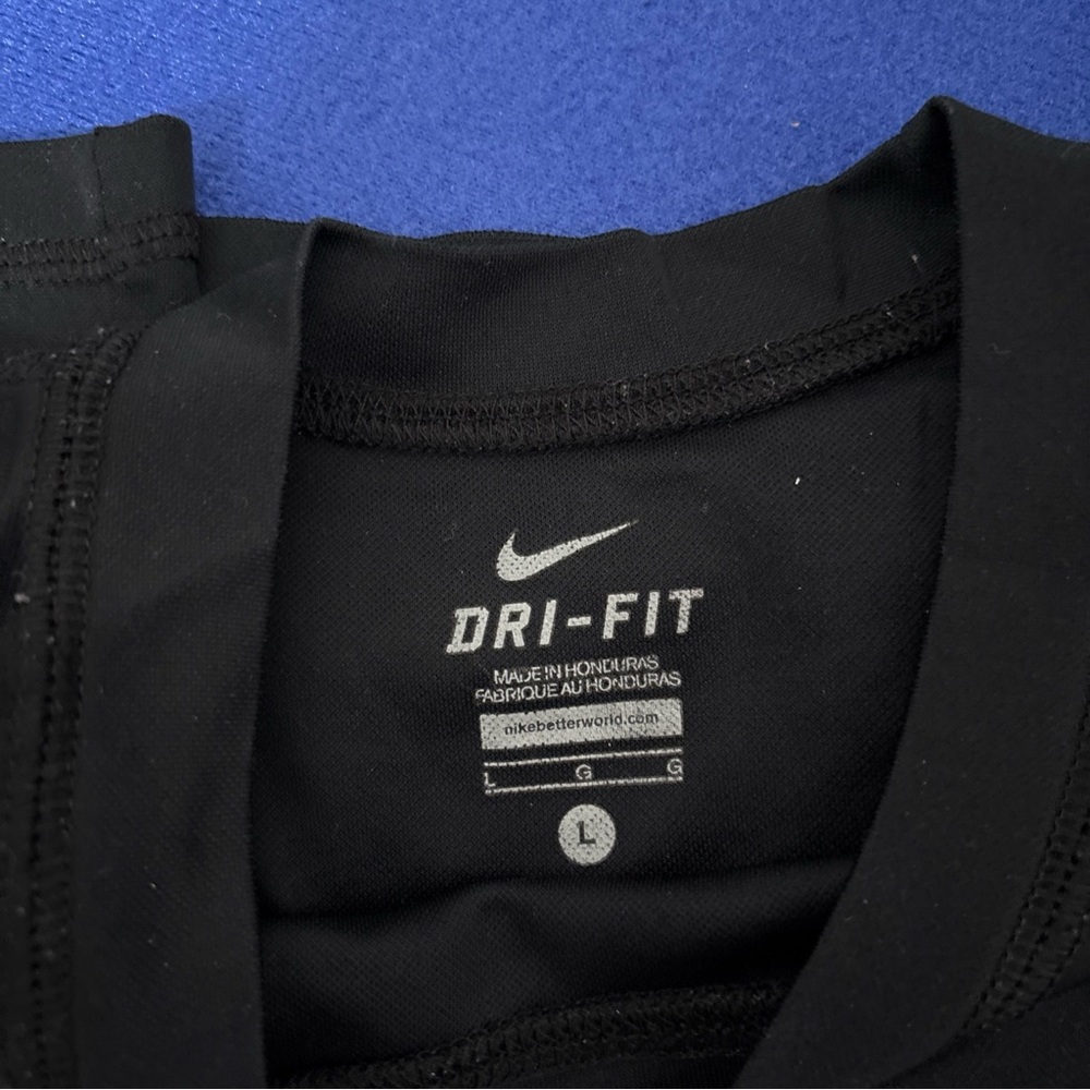2 men’s Nike Dri Fit shirts - Picture 3 of 4